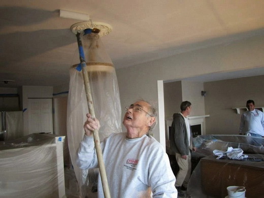 10_worker_ceiling_cleaning.jpg
