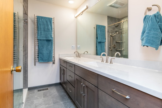20220210-185-Woodwalk-Ct-red-realty-002_web.jpg