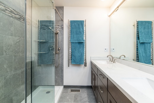 20220210-185-Woodwalk-Ct-red-realty-003_web.jpg