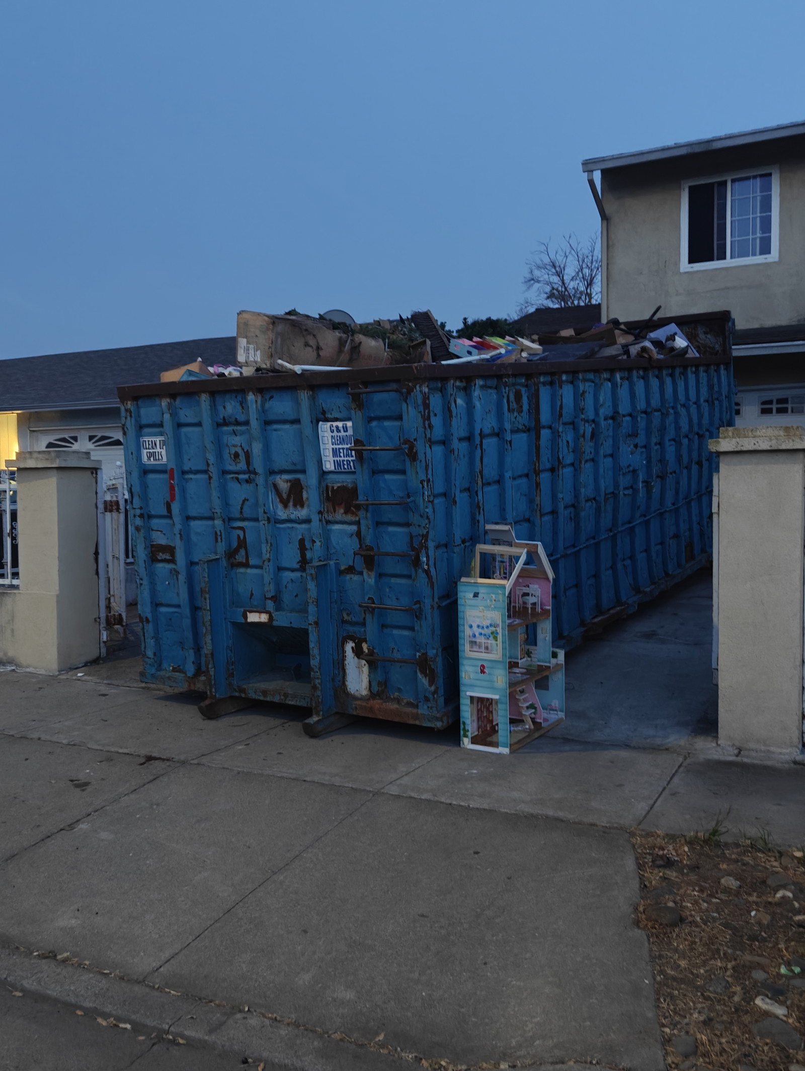GoldenCoast Dumpster Rental Fontana