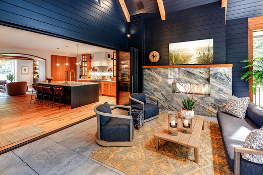 Indoor Patio looking into kitchen.jpg