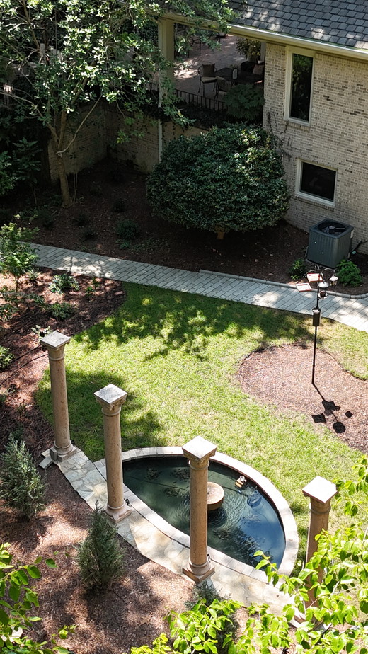 Outdoor living space - Ponti Landscapes Inc.JPG