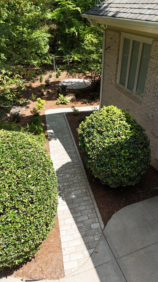 Paver Walkway - Ponti Landscapes Inc.JPG