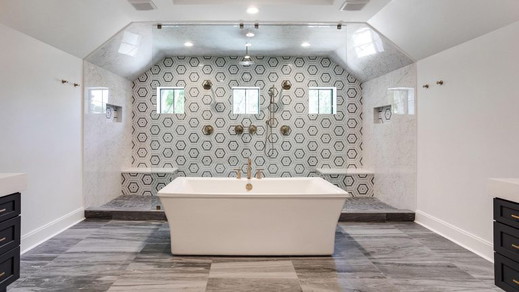 Shower-Screen-To-Ceiling-No-Doors-on-ends-768x432.jpg
