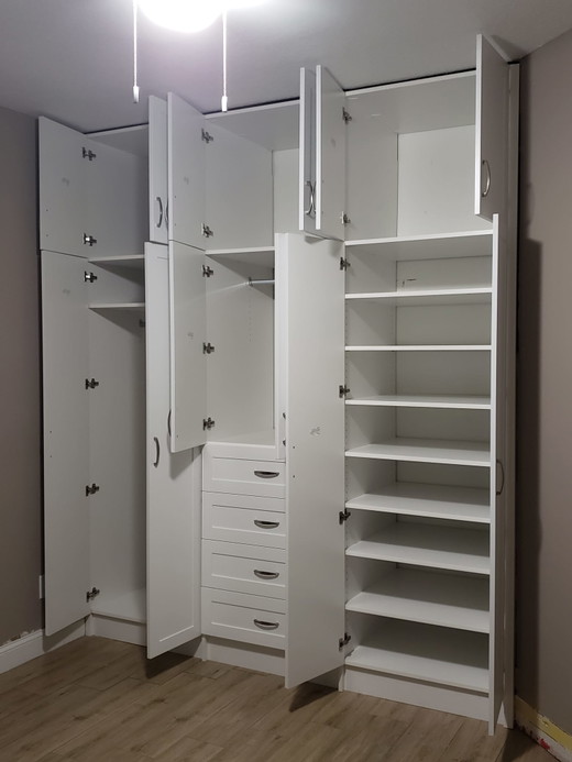 Walk In Closet (2).jpg