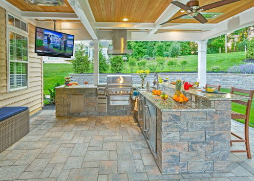 outdoor kitchen.jpg